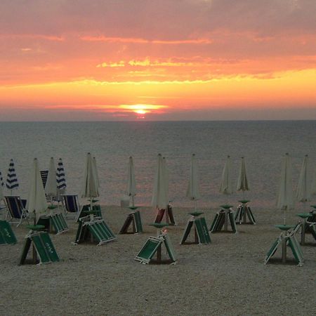Hotel Chiaraluna Civitanova Marche Exteriér fotografie