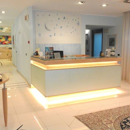Hotel Chiaraluna Civitanova Marche Exteriér fotografie