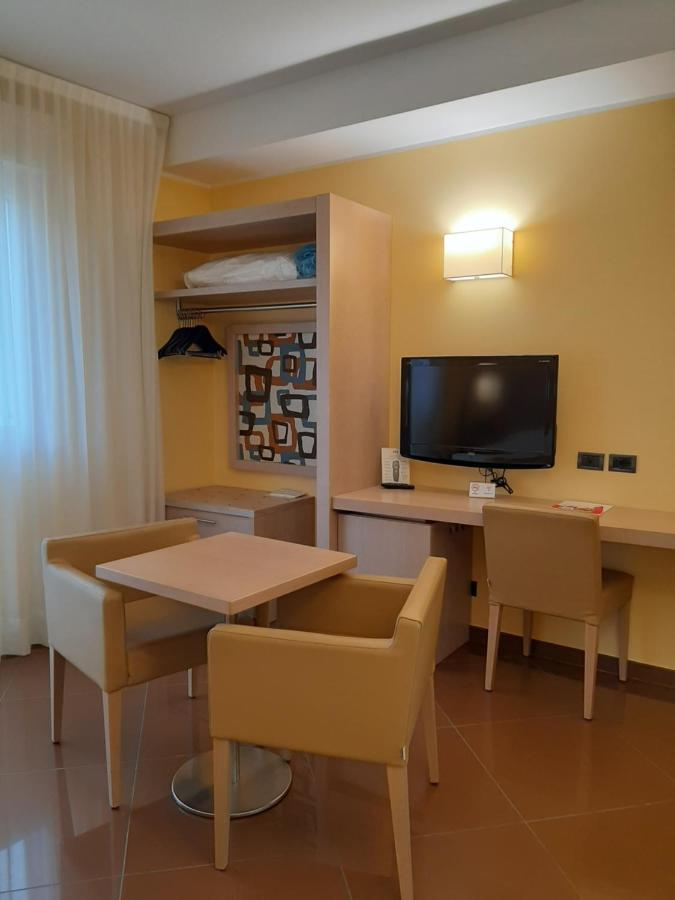 Hotel Chiaraluna Civitanova Marche Exteriér fotografie