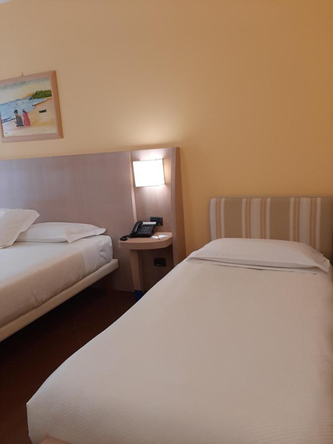 Hotel Chiaraluna Civitanova Marche Exteriér fotografie