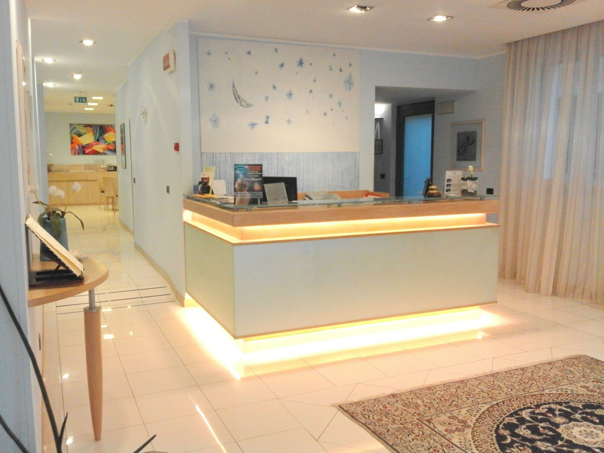 Hotel Chiaraluna Civitanova Marche Exteriér fotografie